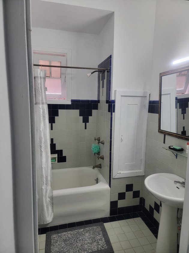 Biplanta de 4 habitaciones en venta en Playa, La Habana