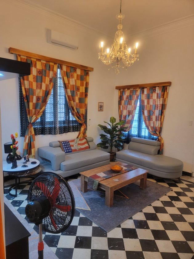 Biplanta de 4 habitaciones en venta en Playa, La Habana
