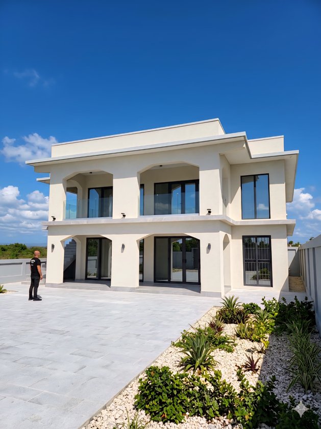 Casa Independiente de 6 habitaciones en venta en Guanabo, Habana del Este, La Habana