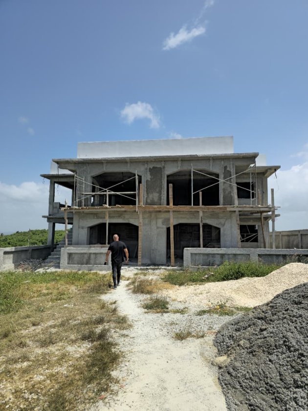 Casa Independiente de 6 habitaciones en venta en Guanabo, Habana del Este, La Habana