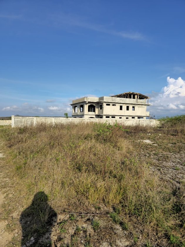 Casa Independiente de 6 habitaciones en venta en Guanabo, Habana del Este, La Habana