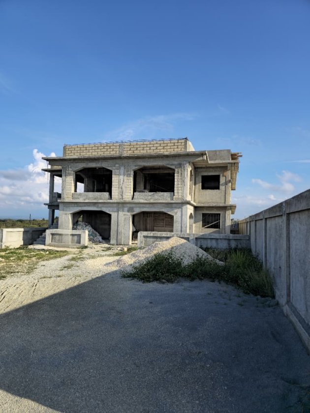 Casa Independiente de 6 habitaciones en venta en Guanabo, Habana del Este, La Habana