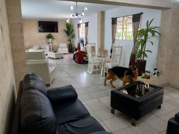 Casa Independiente de 6 habitaciones en venta en Nuevo Vedado, Plaza de la Revolución, La Habana - 2
