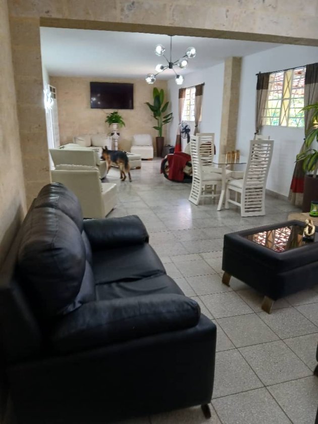 Casa Independiente de 6 habitaciones en venta en Nuevo Vedado, Plaza de la Revolución, La Habana