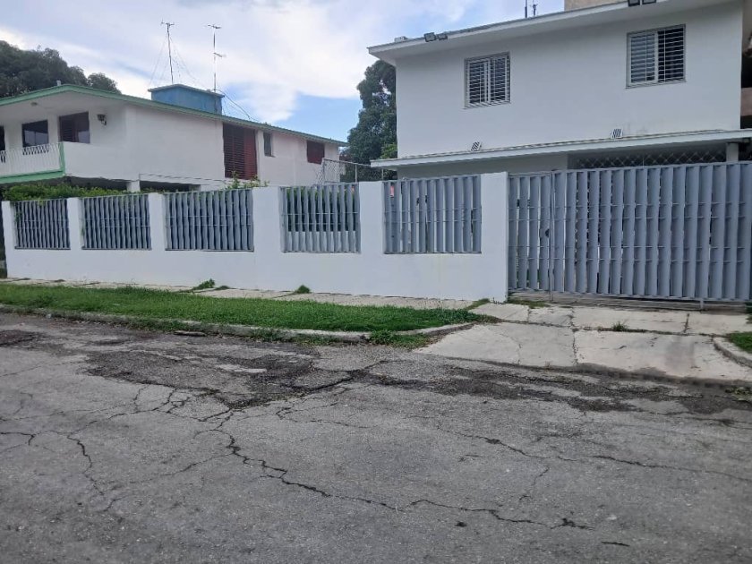 Casa Independiente de 6 habitaciones en venta en Nuevo Vedado, Plaza de la Revolución, La Habana
