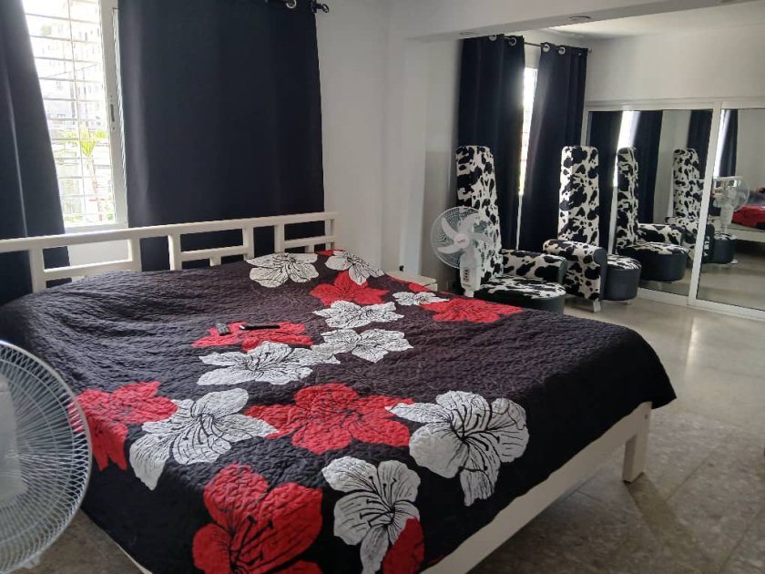 Casa Independiente de 6 habitaciones en venta en Nuevo Vedado, Plaza de la Revolución, La Habana