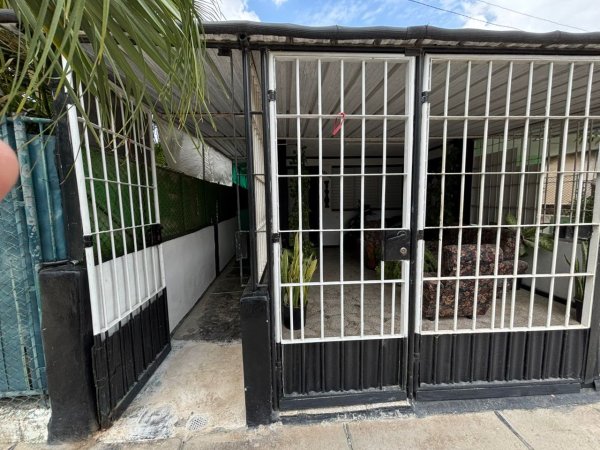 Casa de 2 habitaciones en venta en Martí, Cerro, La Habana - 2
