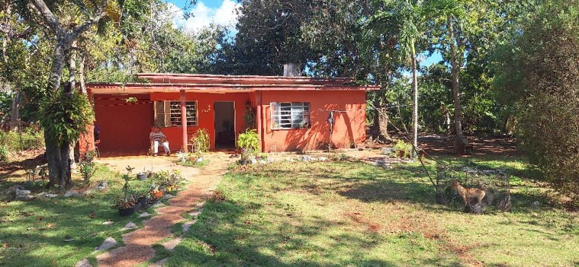 Casa de Campo de 2 habitaciones en venta en Santiago de las Vegas, Boyeros, La Habana