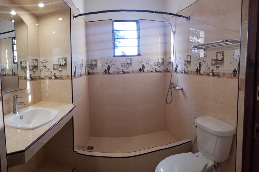Casa de 5 habitaciones en venta en Eléctrico, Arroyo Naranjo, La Habana