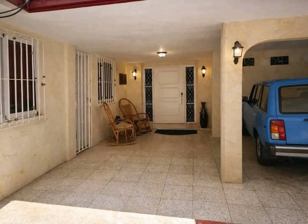 Casa de 3 habitaciones en venta en Siboney - Playa, Playa, La Habana - 2