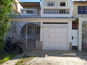 Biplanta de 3 habitaciones en venta en Miramar, Playa, La Habana - Miniatura 1