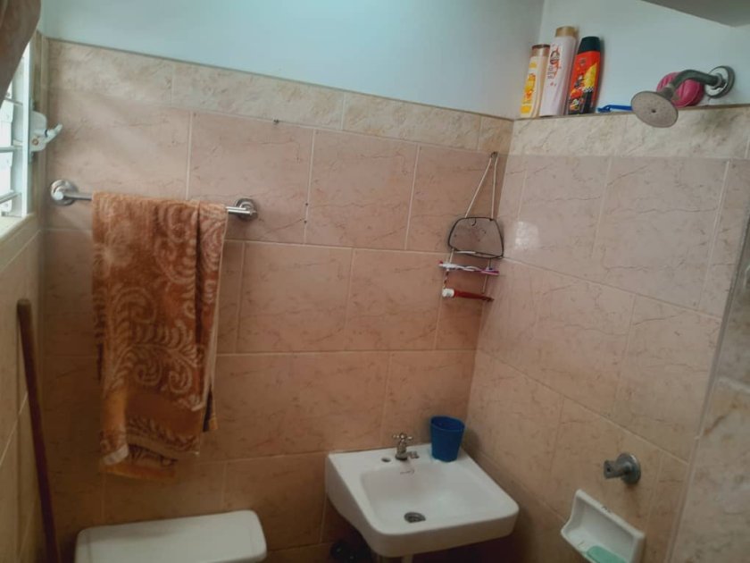 Biplanta de 2 habitaciones en venta en San Miguel del Padrón, La Habana