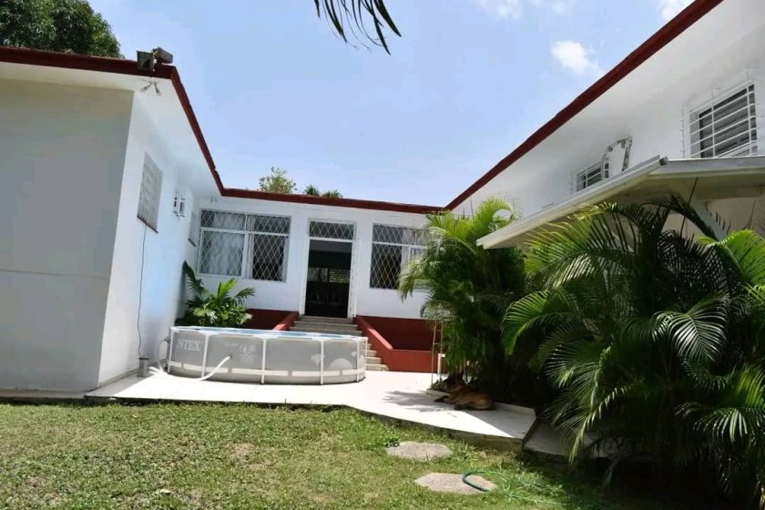 Casa Independiente de 4 habitaciones en venta en Siboney - Playa, Playa, La Habana