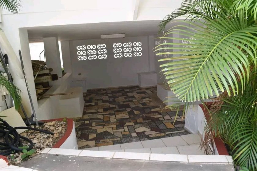 Casa Independiente de 4 habitaciones en venta en Siboney - Playa, Playa, La Habana