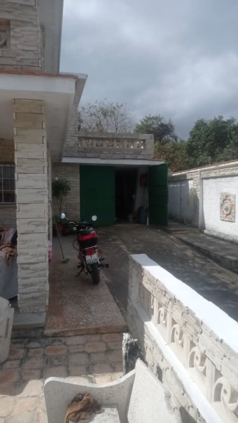 Casa Independiente de 5 habitaciones en venta en Habana del Este, La Habana