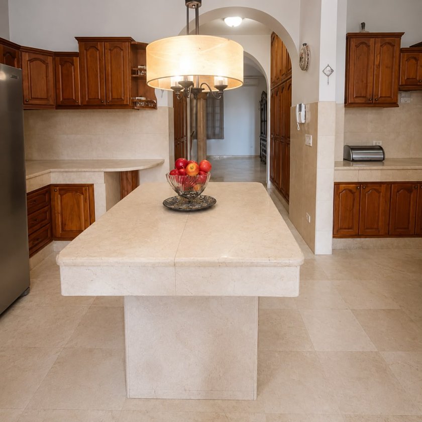 Casa Independiente de 6 habitaciones en venta en Kholy, Playa, La Habana