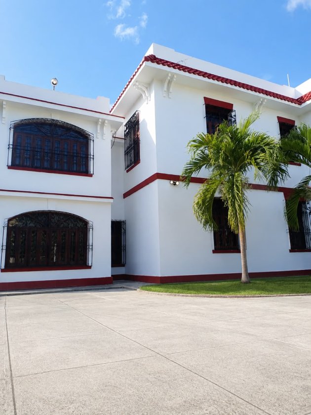 Casa Independiente de 6 habitaciones en venta en Kholy, Playa, La Habana