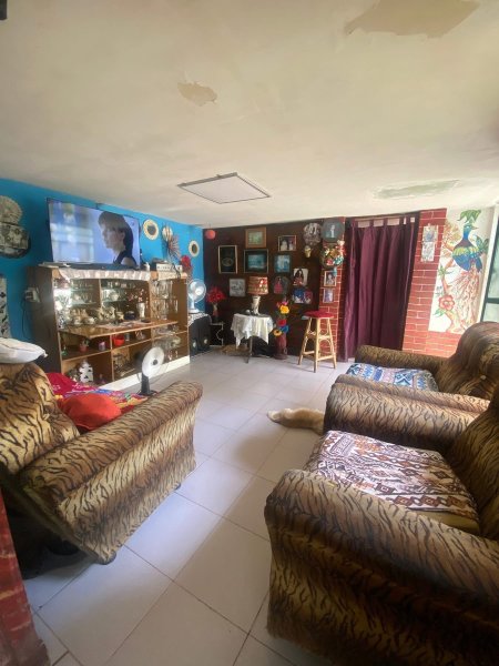 Casa de 4 habitaciones en venta en San Leopoldo, Centro Habana, La Habana