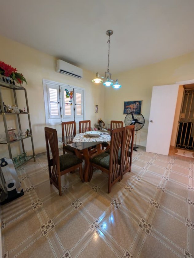 Casa Independiente de 5 habitaciones en venta en Wajay, Boyeros, La Habana