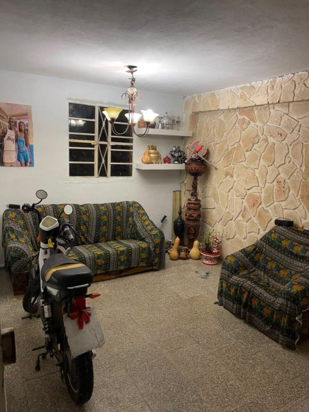 Casa de 2 habitaciones en venta en Cerro, La Habana