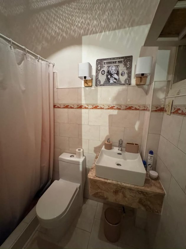 Casa Independiente de 4 habitaciones en venta en Sevillano, Diez de Octubre, La Habana