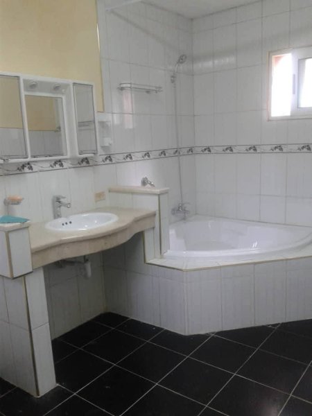 Casa de 6 habitaciones en venta en Los Sitios, Centro Habana, La Habana - 4