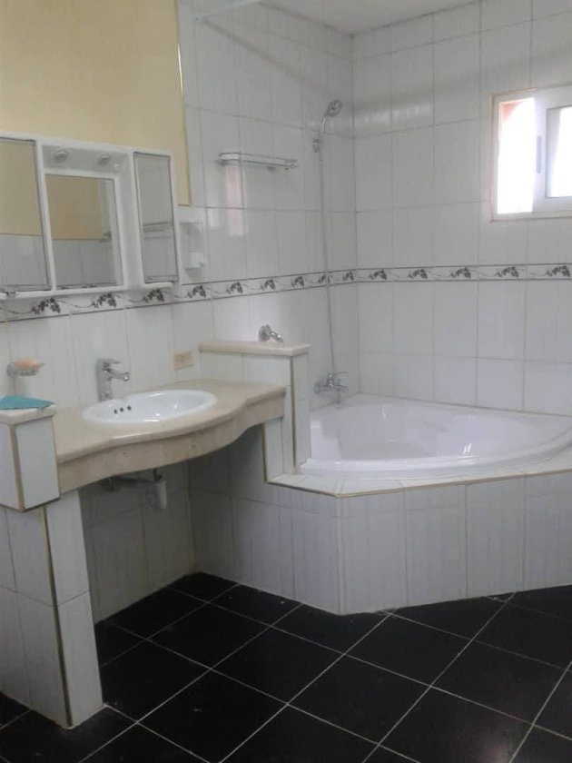 Casa de 6 habitaciones en venta en Los Sitios, Centro Habana, La Habana