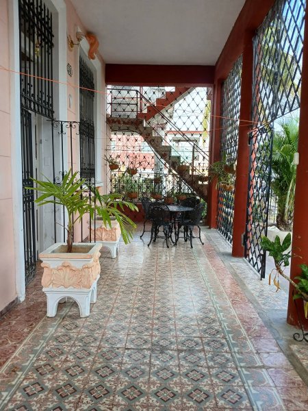 Casa de 6 habitaciones en venta en Santos Suárez, Diez de Octubre, La Habana - 3