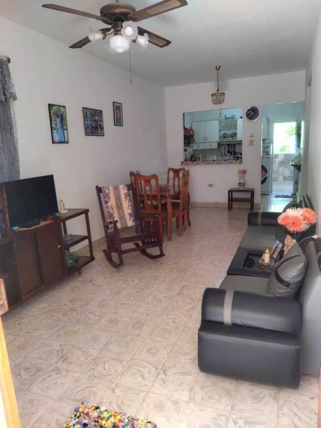 Casa Independiente de 4 habitaciones en venta en DBeche, Guanabacoa, La Habana