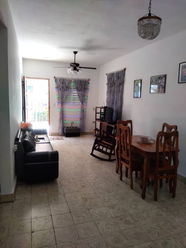 Casa Independiente de 4 habitaciones en venta en DBeche, Guanabacoa, La Habana
