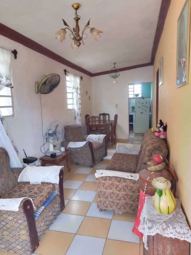 Biplanta de 2 habitaciones en venta en El Rosario, Arroyo Naranjo, La Habana