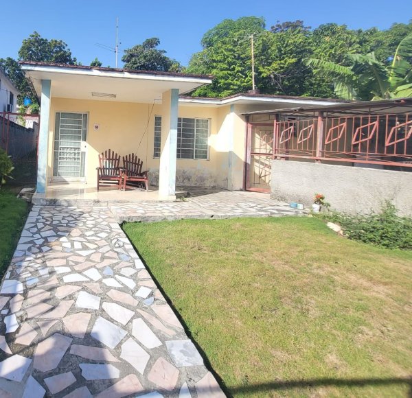 Detached House with 2 bedrooms for sale in Reparto Bahía, Habana del Este, La Habana