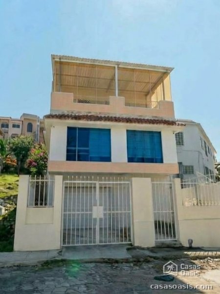 Casa Independiente de 4 habitaciones en venta en Santos Suárez, Diez de Octubre, La Habana
