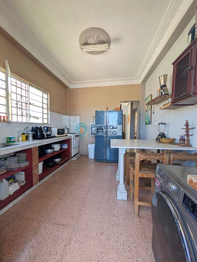Casa Independiente de 4 habitaciones en venta en Santos Suárez, Diez de Octubre, La Habana