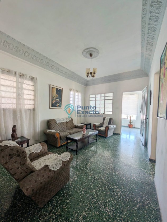 Casa Independiente de 4 habitaciones en venta en Santos Suárez, Diez de Octubre, La Habana