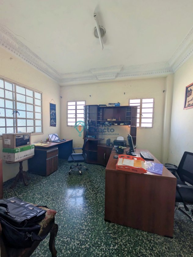 Casa Independiente de 4 habitaciones en venta en Santos Suárez, Diez de Octubre, La Habana