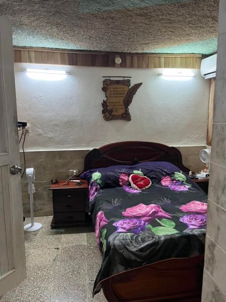 Casa Independiente de 6 habitaciones en venta en Santa Fe, Playa, La Habana - Miniatura 4