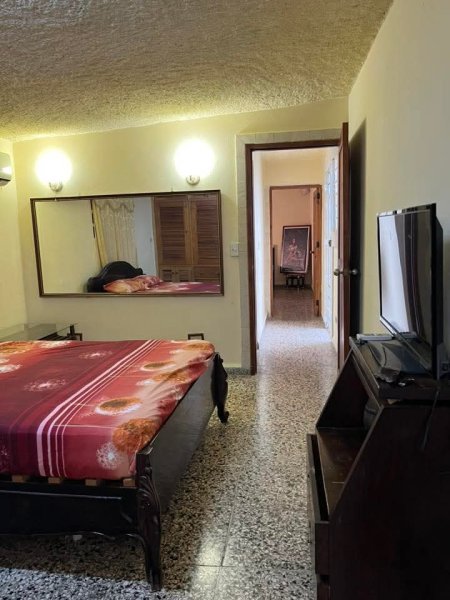 Casa Independiente de 6 habitaciones en venta en Santa Fe, Playa, La Habana - Miniatura 6