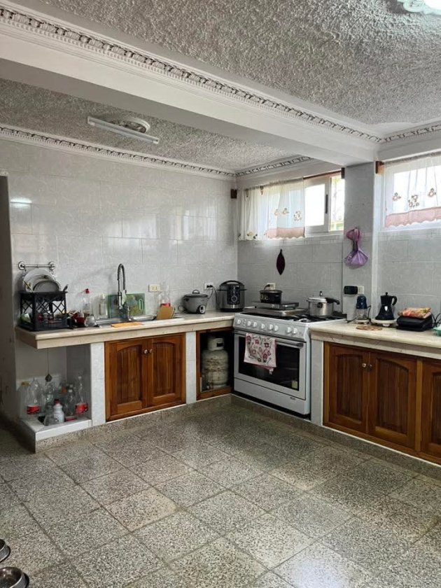 Casa Independiente de 6 habitaciones en venta en Santa Fe, Playa, La Habana