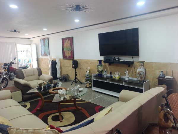 Casa Independiente de 4 habitaciones en venta en Alturas de La Habana, Boyeros, La Habana - 3
