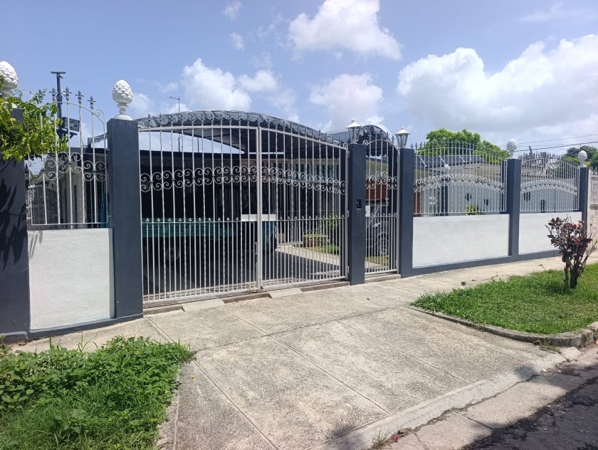 Detached House with 4 bedrooms for sale in Alturas de La Habana, Boyeros, La Habana