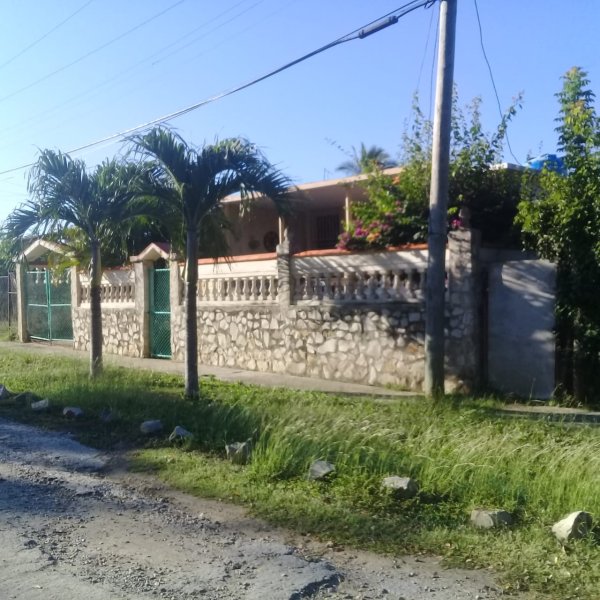 Casa Independiente de 3 habitaciones en venta en Guanabo, Habana del Este, La Habana - 11