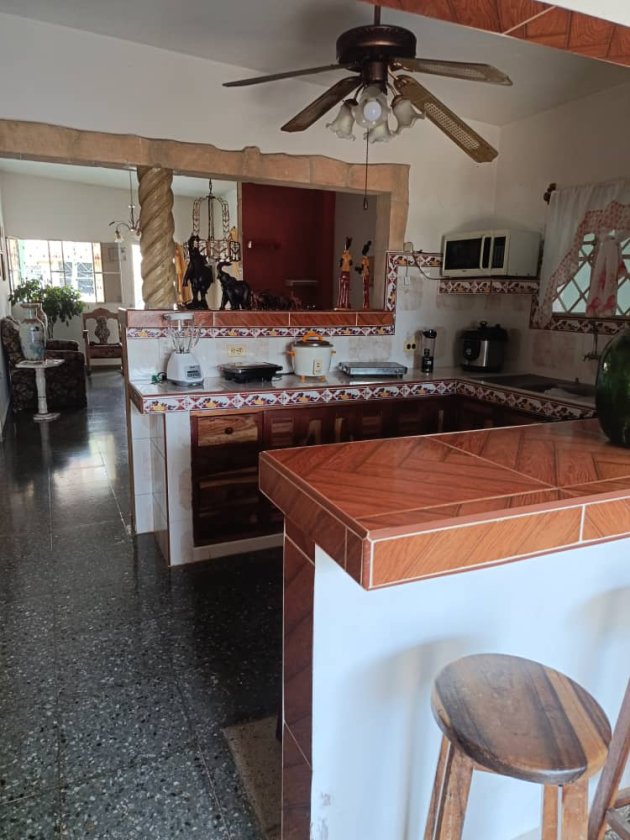 Casa Independiente de 4 habitaciones en venta en Arroyo Arenas, La Lisa, La Habana