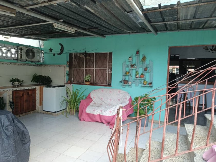 Casa Independiente de 4 habitaciones en venta en Arroyo Arenas, La Lisa, La Habana