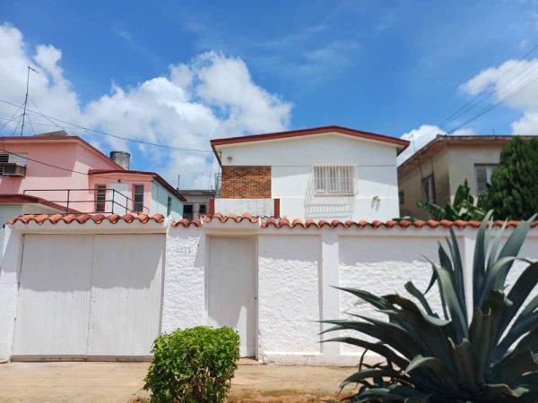 Casa Independiente de 2 habitaciones en venta en Ampliación Almendares, Playa, La Habana - 2