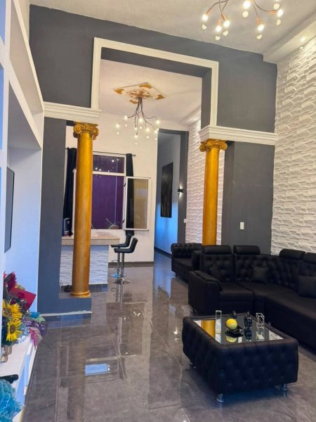 Apartamento de 4 habitaciones en venta en Centro Habana, La Habana
