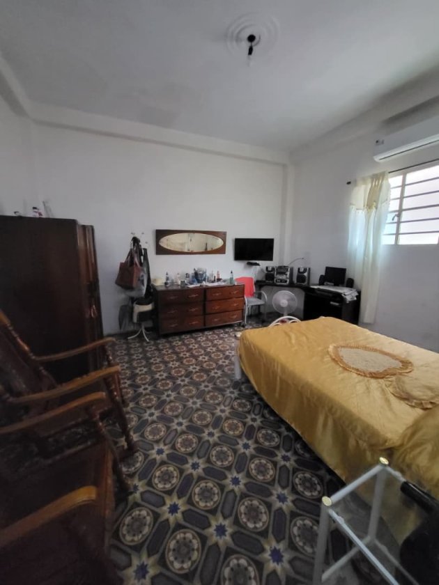 Casa Independiente de 5 habitaciones en venta en Buenavista, Playa, La Habana