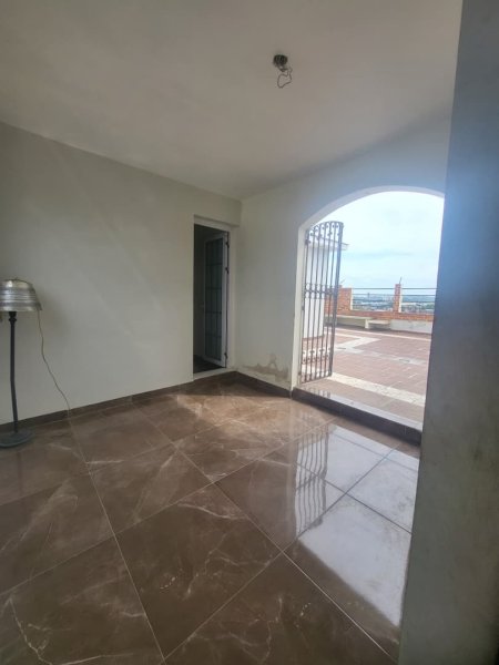 Apartment with 4 bedrooms for sale in Luyanó, Diez de Octubre, La Habana - 9