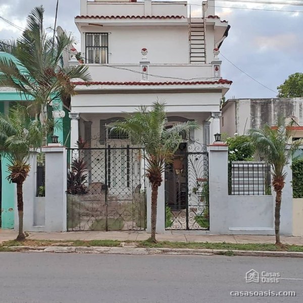 Casa Independiente de 6 habitaciones en venta en Vedado, Plaza de la Revolución, La Habana