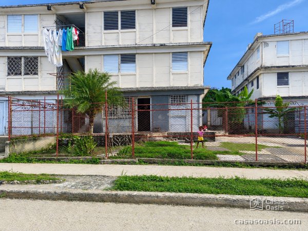 Apartamento de 3 habitaciones en venta en Roble, Guanabacoa, La Habana